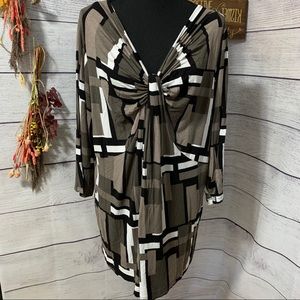 Ellos front-knot 1/2 sleeve geometric neutral top